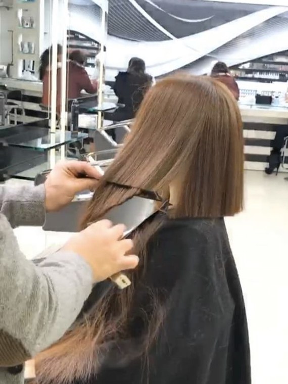 Mounir Is The Lebanese Hair Stylist Who Cuts A Perfect Bob In