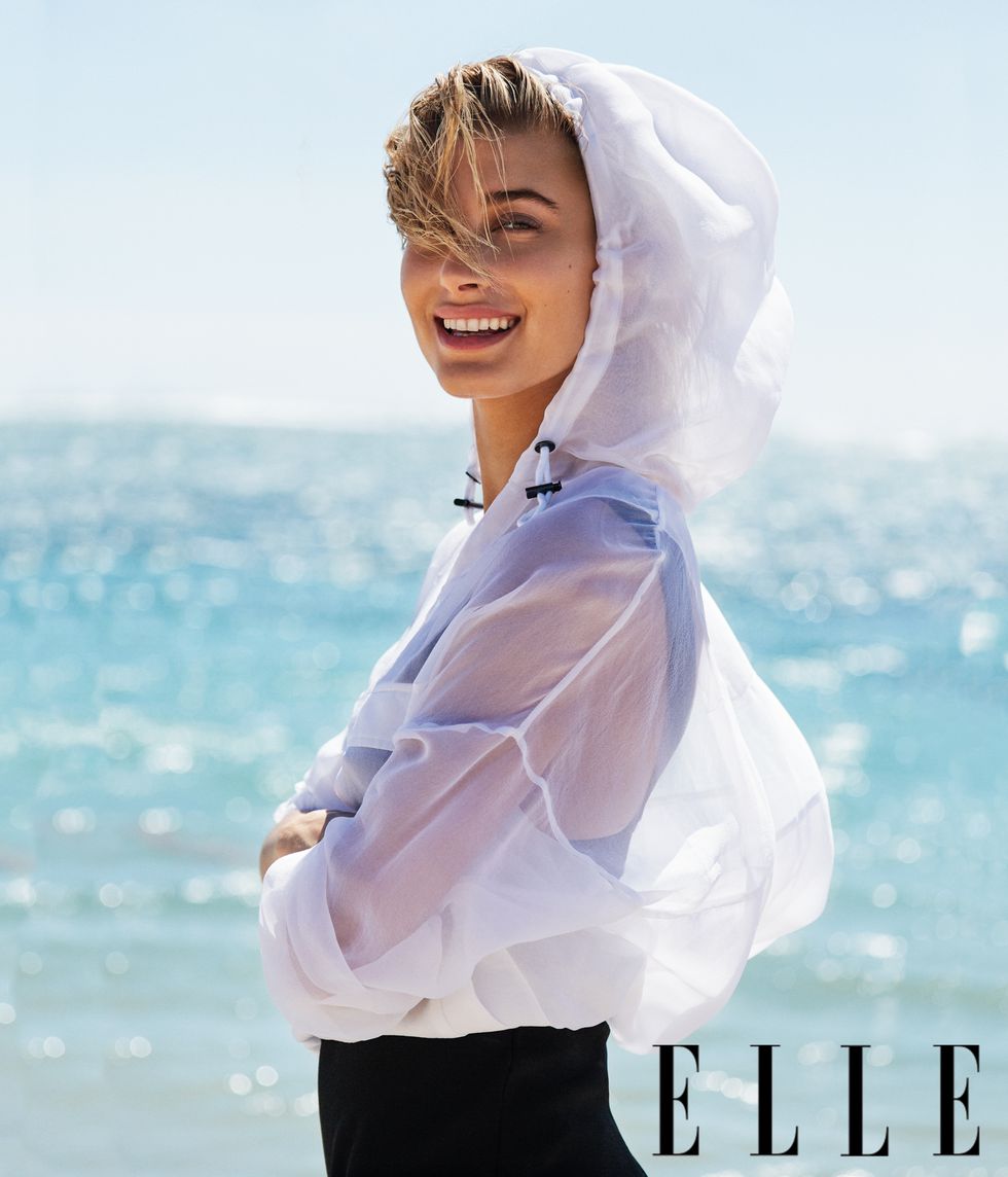 Hailey Baldwin Hits The Beach Fashion Magazine Cometrend